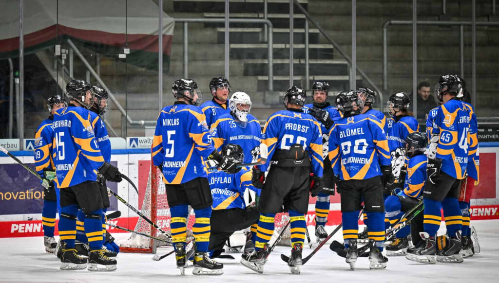 Eishockey Verein ERC Monheim Donau Ries kurz vor Spielbeginn