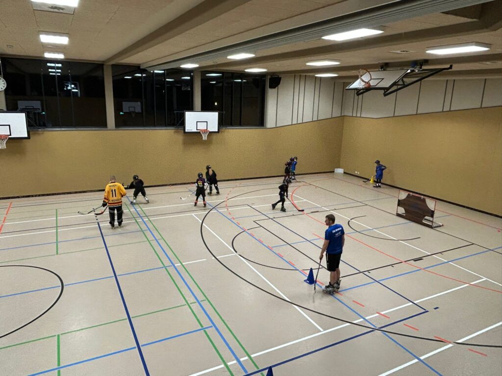ERC Monheim Nachwuchstraining Inlinehockey in der Schulturnhalle Monheim