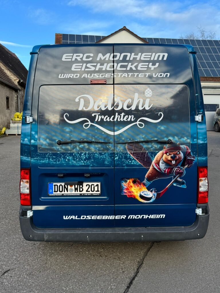 ERC Monheim Eishockey Mannschaftsbus Datschi Trachten Hauptsponsor